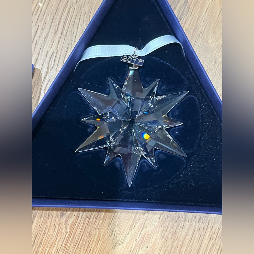 2017 Swarovski annual snowflake large ornament. Like brand new